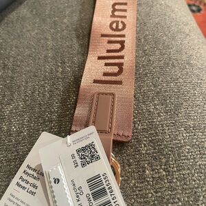Lululemon never lost keychain spiced chai new